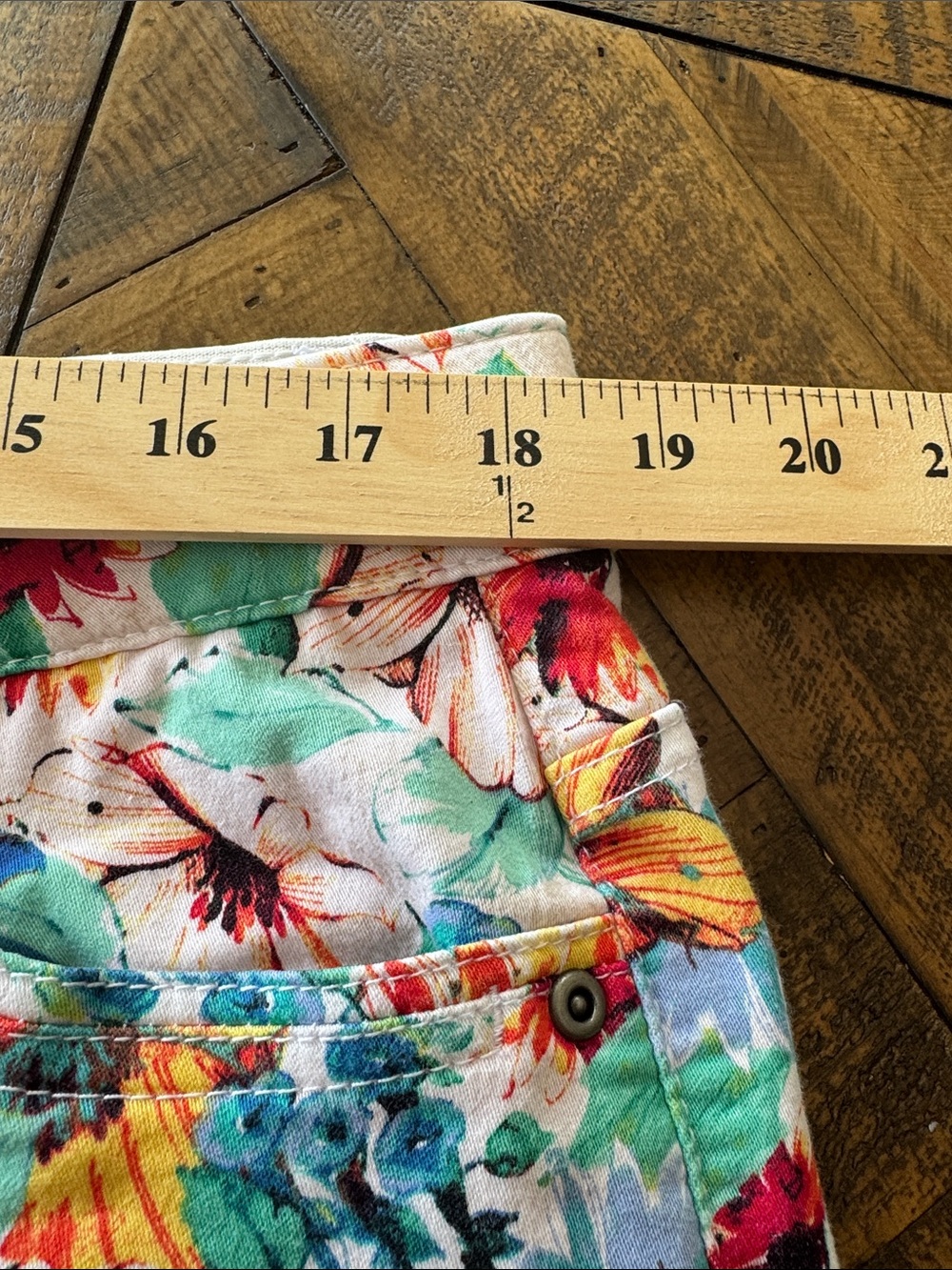 Westbound Floral Print Women’s Shorts - Bright Multi Size 14 - Picture 3 of 7